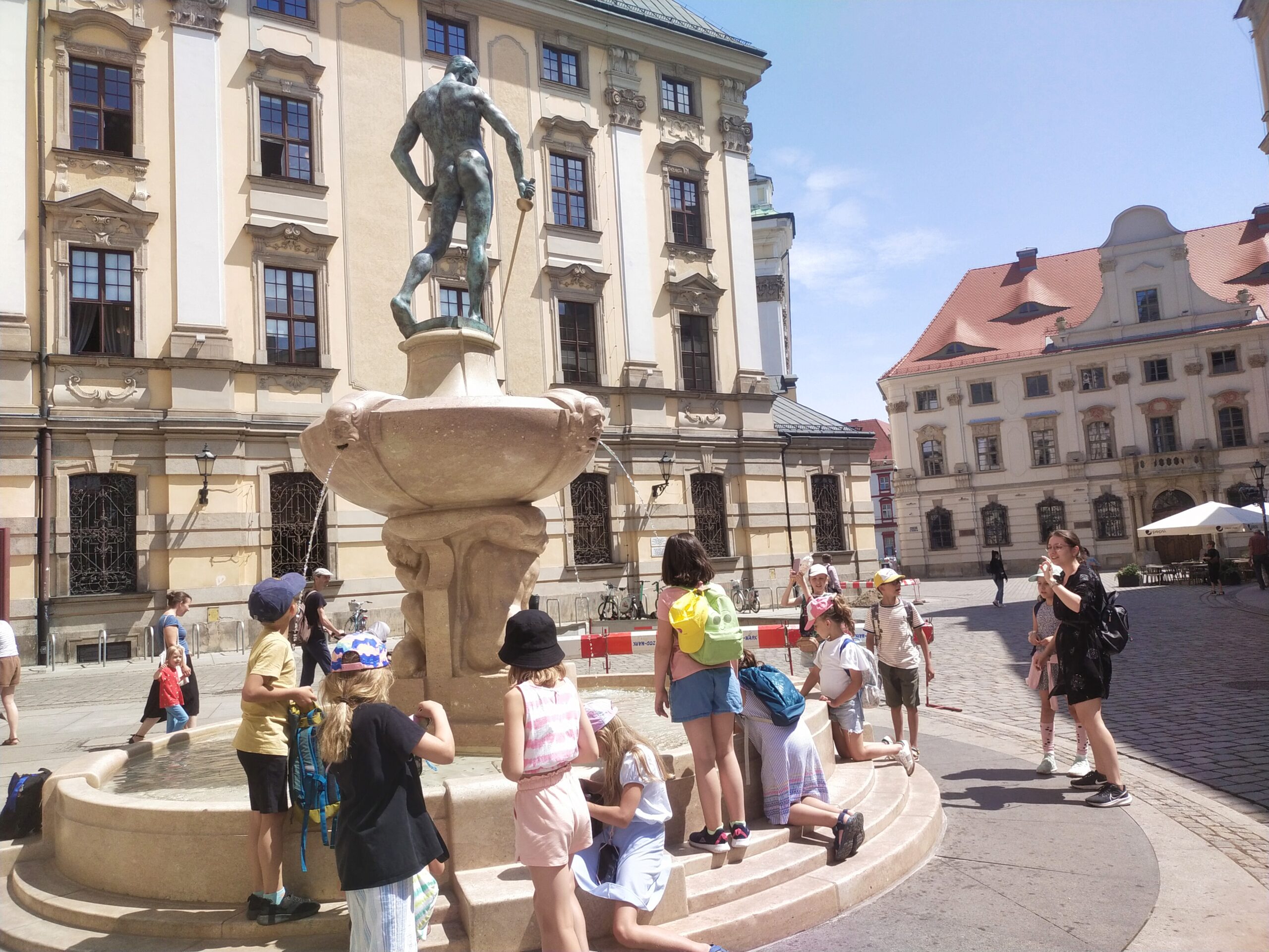 filter: 0; fileterIntensity: 0.0; filterMask: 0; module: h;
hw-remosaic: 0;
touch: (0.062037036, 0.062037036);
modeInfo: ;
sceneMode: SFHDR;
cct_value: 0;
AI_Scene: (6, -1);
aec_lux: 101.911224;
hist255: 0.0;
hist252~255: 0.0;
hist0~15: 0.0;