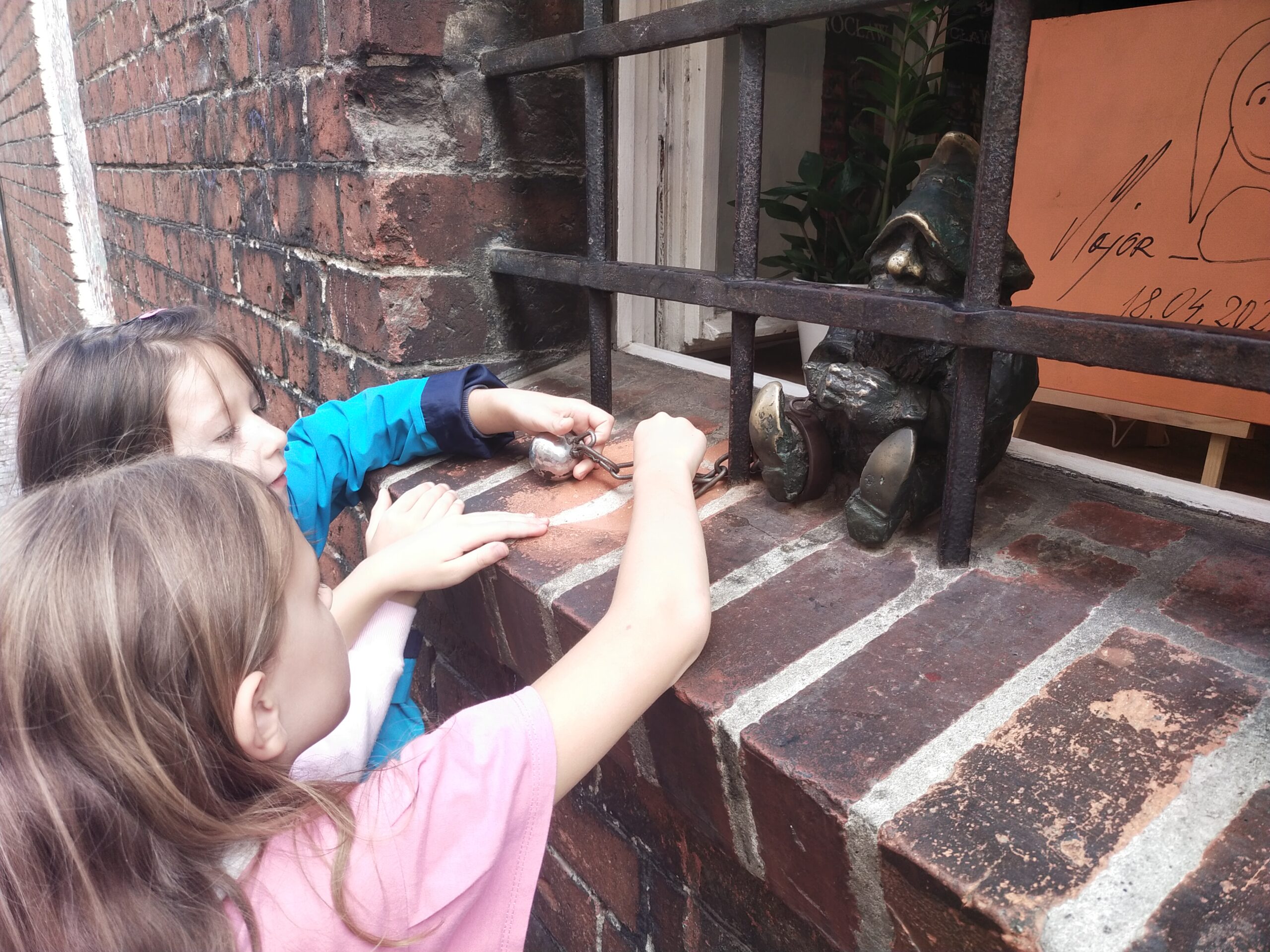 filter: 0; fileterIntensity: 0.0; filterMask: 0; module: h;
hw-remosaic: 0;
touch: (-1.0, -1.0);
modeInfo: ;
sceneMode: SFHDR;
cct_value: 0;
AI_Scene: (200, -1);
aec_lux: 200.87724;
hist255: 0.0;
hist252~255: 0.0;
hist0~15: 0.0;