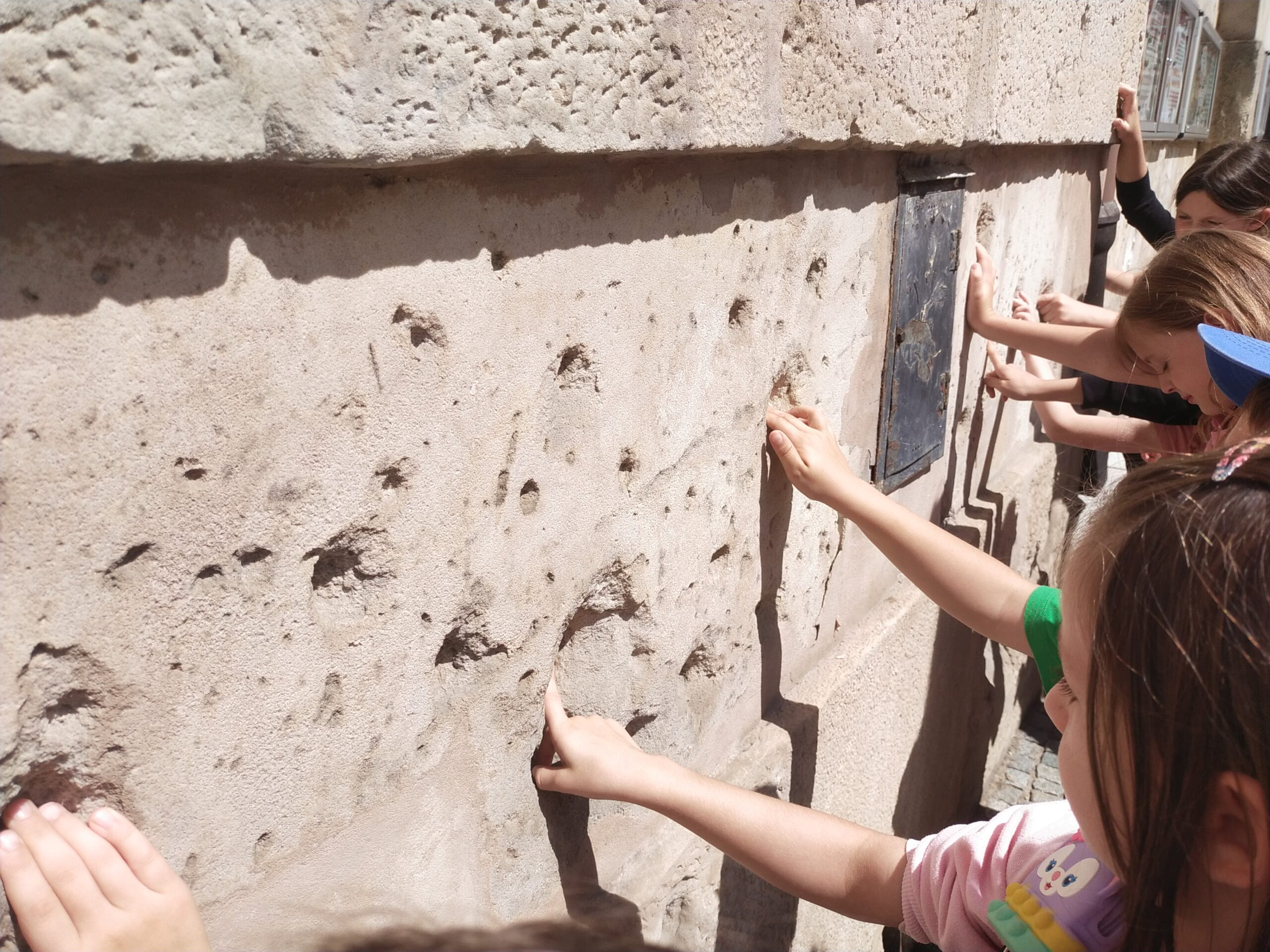 filter: 0; fileterIntensity: 0.0; filterMask: 0; module: h;
hw-remosaic: 0;
touch: (-1.0, -1.0);
modeInfo: ;
sceneMode: Auto;
cct_value: 0;
AI_Scene: (-1, -1);
aec_lux: 91.77821;
hist255: 0.0;
hist252~255: 0.0;
hist0~15: 0.0;