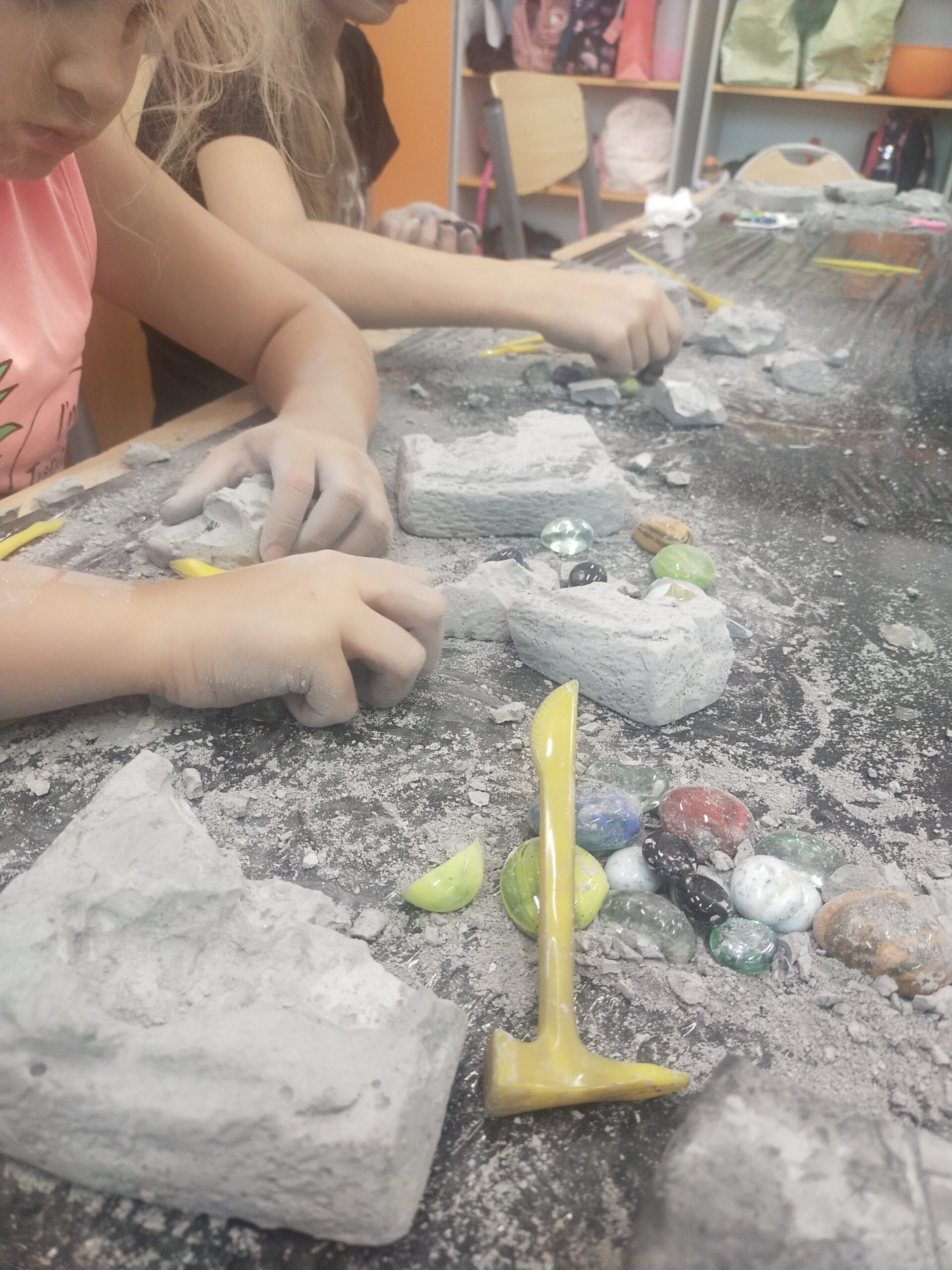 filter: 0; fileterIntensity: 0.0; filterMask: 0; module: j;
hw-remosaic: 0;
touch: (-1.0, -1.0);
modeInfo: ;
sceneMode: Night;
cct_value: 0;
AI_Scene: (-1, -1);
aec_lux: 267.984;
hist255: 0.0;
hist252~255: 0.0;
hist0~15: 0.0;