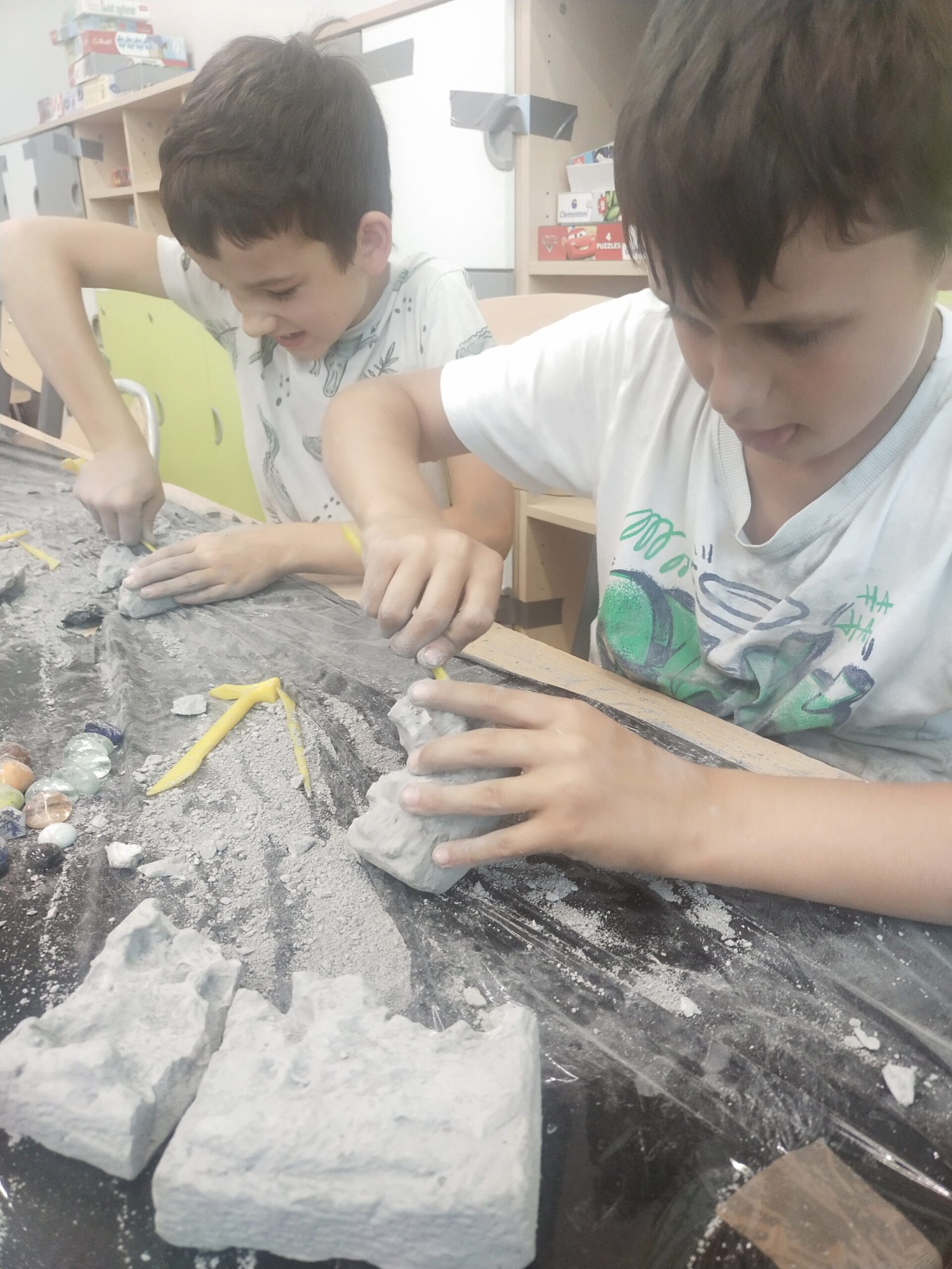 filter: 0; fileterIntensity: 0.0; filterMask: 0; module: j;
hw-remosaic: 0;
touch: (-1.0, -1.0);
modeInfo: ;
sceneMode: Night;
cct_value: 0;
AI_Scene: (0, -1);
aec_lux: 270.82263;
hist255: 0.0;
hist252~255: 0.0;
hist0~15: 0.0;